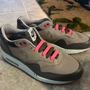 Nike Air Max 1 Chino Pink size 8 no signs of wear